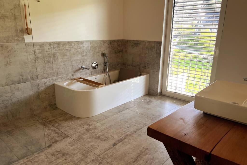 Forest Retreat- Serene 160M2 With Forest Views Wermelskirchen Eksteriør bilde